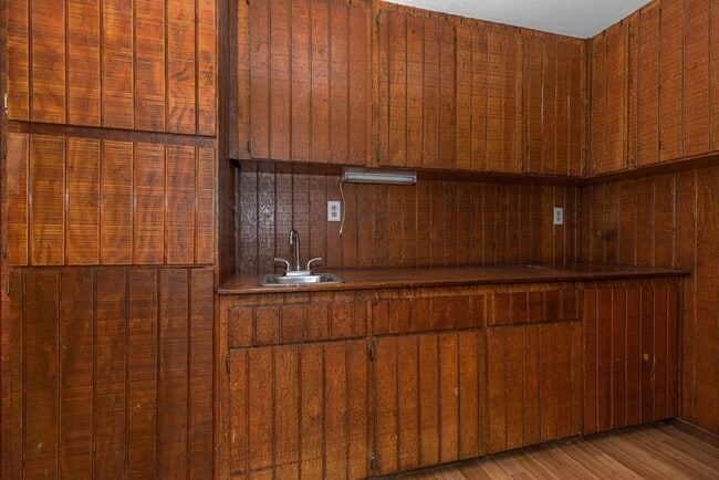 Building Photo - Rental Availalble