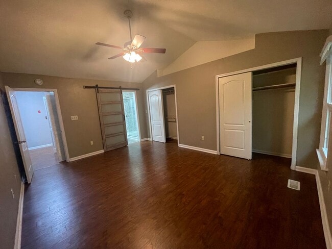 Building Photo - Beautiful home in Riverwalk