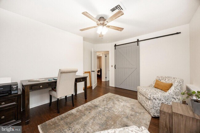 Building Photo - 70 Level Rd