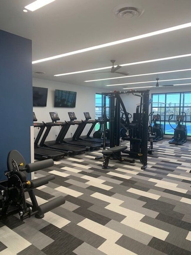 Building Photo - Beautiful East side House 4 bed-2.5 baths, part of The Overlook Casa Club that includes Swimming ...