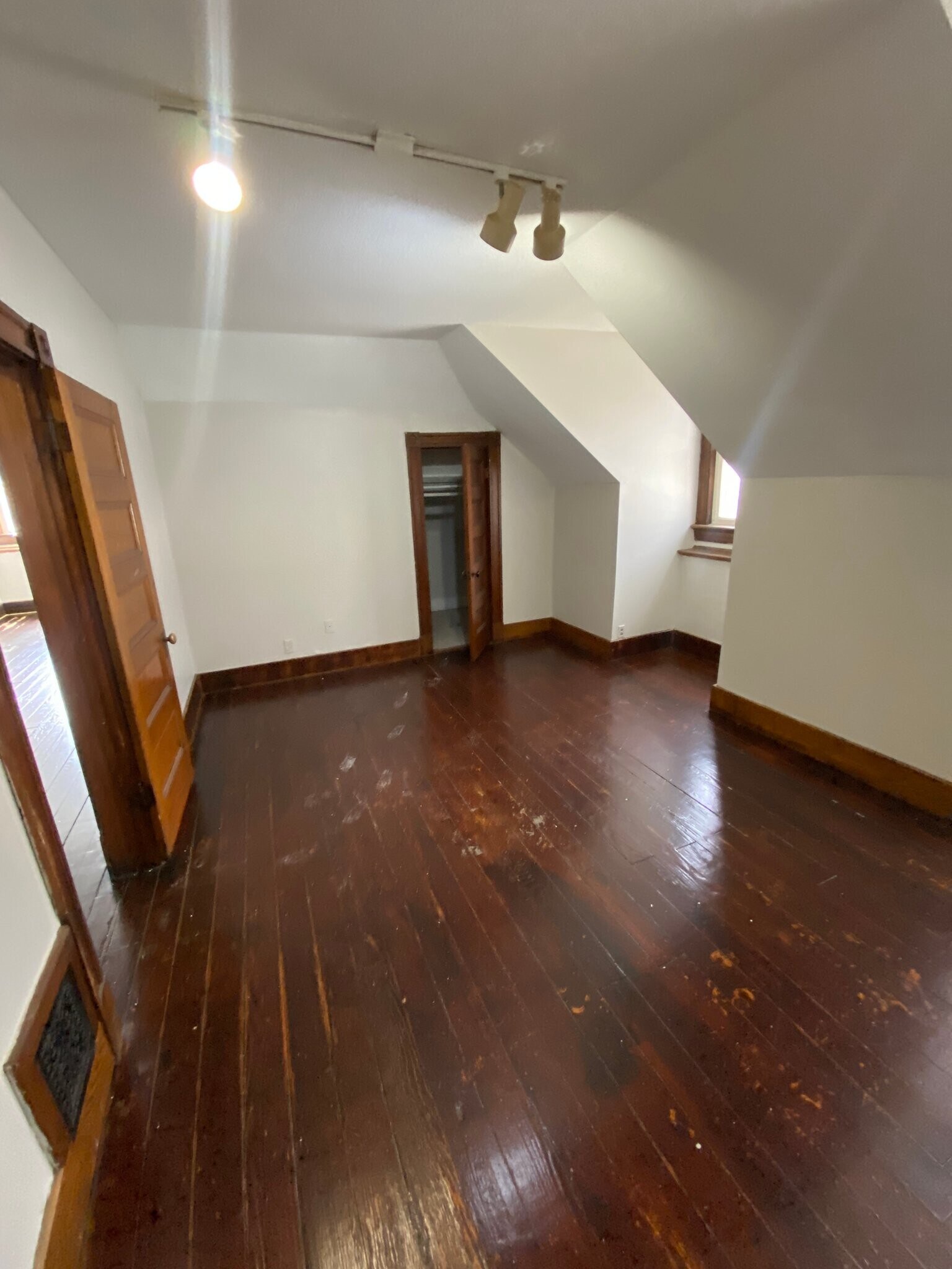 Building Photo - 442 Farmington Ave