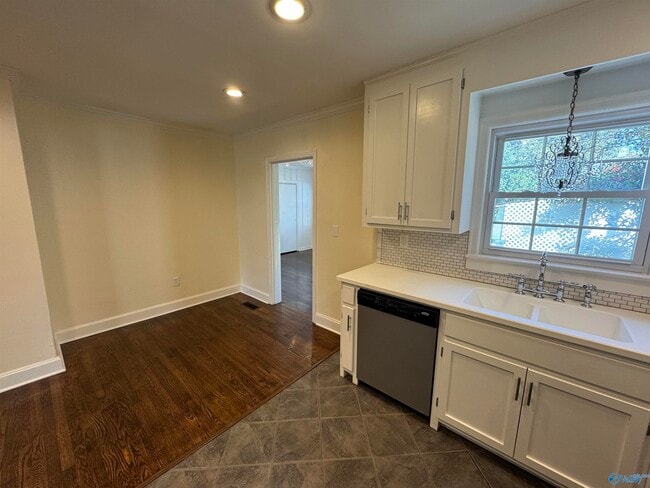 Building Photo - 2713 Hastings Rd SW