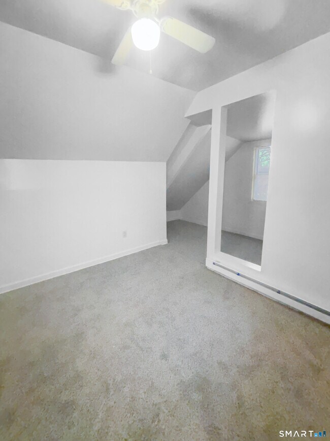 Building Photo - 1235 Bank St