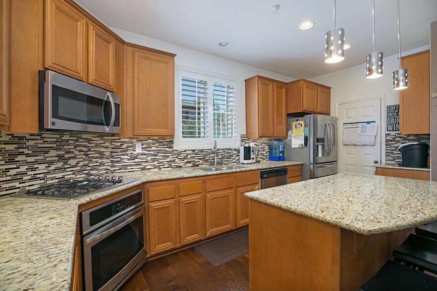 Building Photo - 13325 Via Costanza