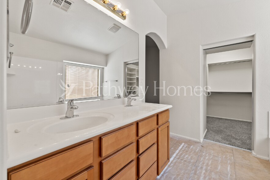 Building Photo - 41166 W Sanders Way