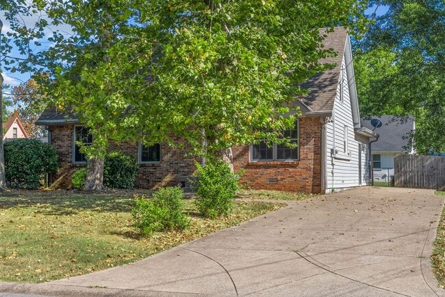 Building Photo - 4 Bedroom Pet Friendly Home For Rent!