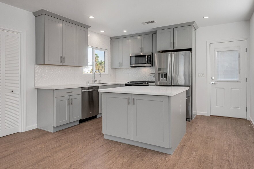 Building Photo - 1238 S Burnside Ave