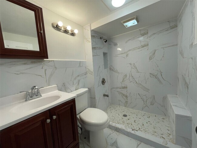 Building Photo - 417 Adams Ave