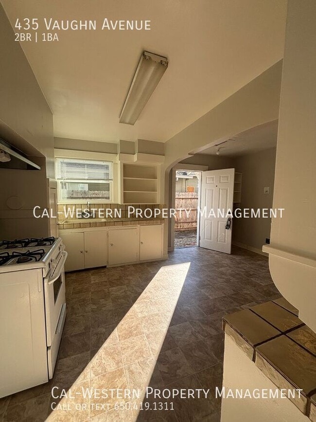 Building Photo - 435 Vaughn Ave