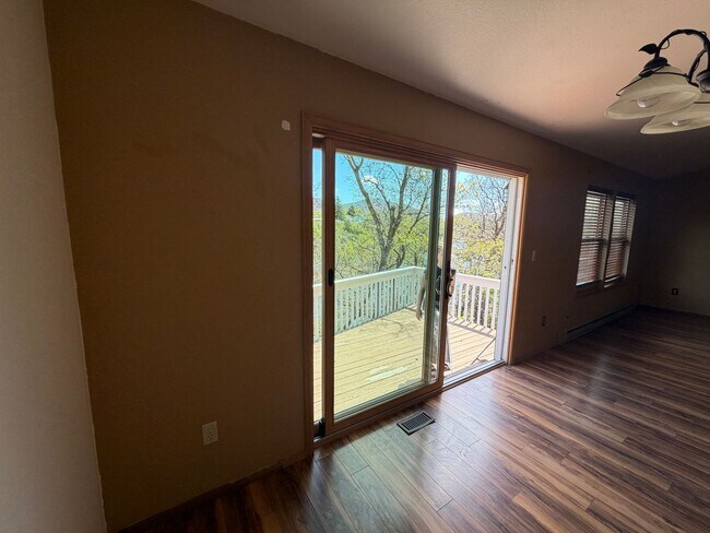 Building Photo - 3-bedroom plus office, 2-bath home located along the Roaring Fork River in Glenwood Springs