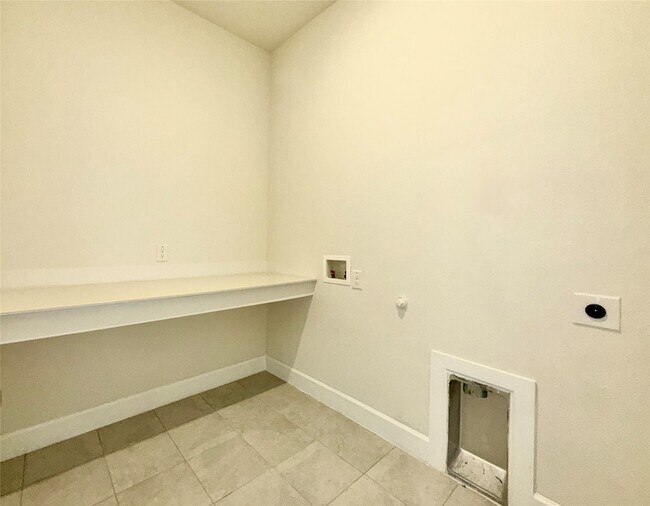 Building Photo - 1804 Welker Dr