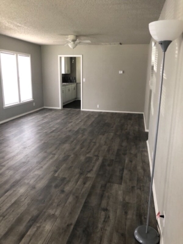 Building Photo - 1116 E Broadway St