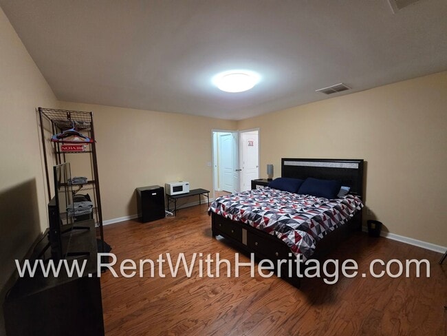 Building Photo - Gorgeous 5 Bd/ 3 Bath Including Full Finished Basement/ Spacious Yard with RV Parking/ Small Subd...