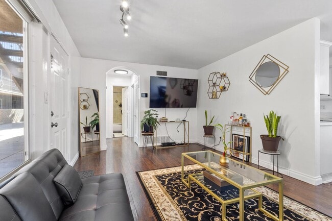 Building Photo - 5510 Adelaide Ave