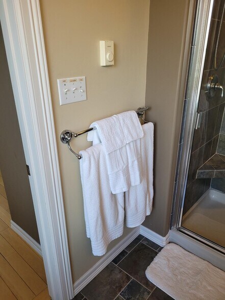 Building Photo - 1219 Burwell St