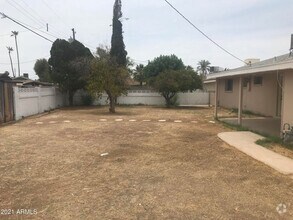 Building Photo - 4 Bed 2 Bath