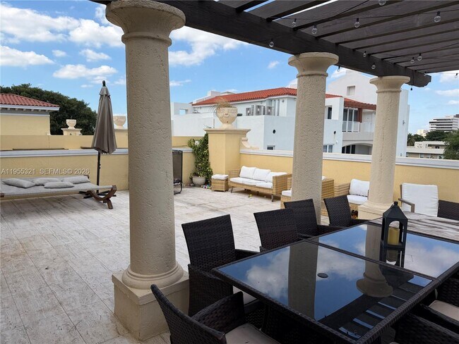 Building Photo - 107 Mendoza Ave