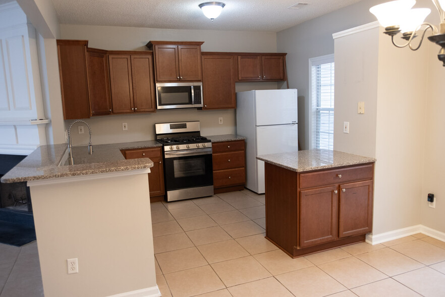 Kitchen - 13300 Morris Rd