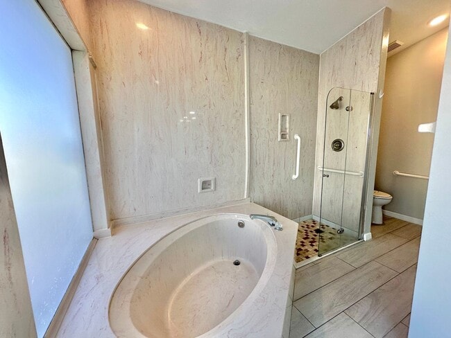 Building Photo - Beautiful Waterfront 3 Bed 2 Bath Home With Heated Pool, Washer/Dryer In Unit & More!