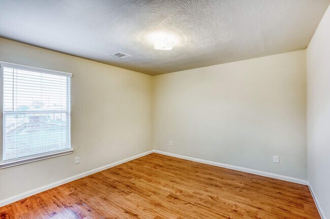 Building Photo - 18746 Dennington Dr