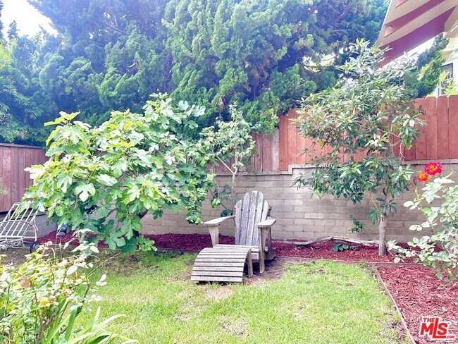 Building Photo - 2216 Meade Pl
