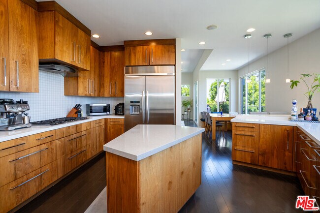 Building Photo - 3865 Buena Park Dr