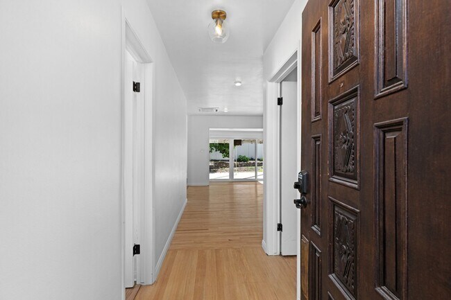 Building Photo - Beautiful 3BR Home with Solar, A/C, and Spacious Yard in San Diego