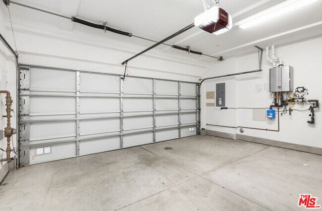 Building Photo - 10907 Otsego St