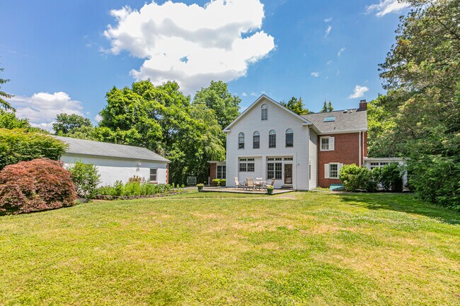 Building Photo - 254 Jefferson Rd