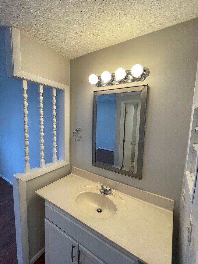 Building Photo - 7060 Candlewood Dr