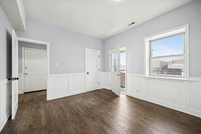 Building Photo - 4212 S King Dr