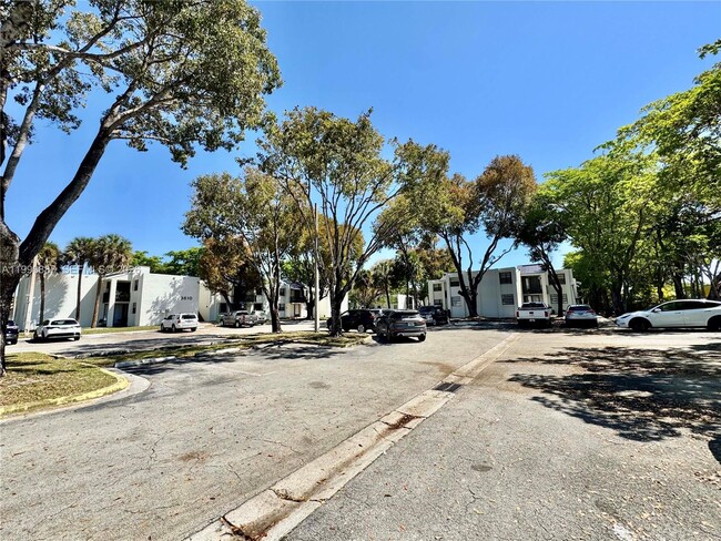 Building Photo - 3610 SW 114th Ave