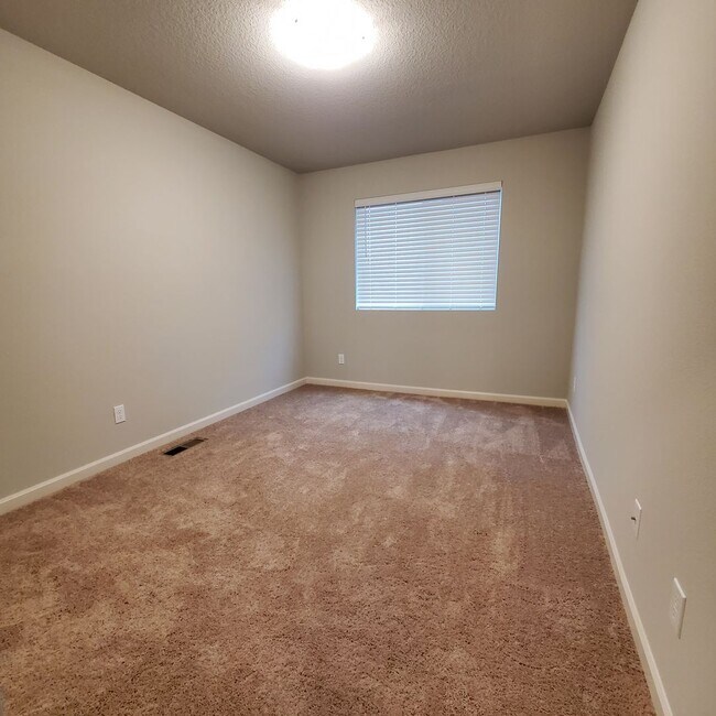 Building Photo - New 3 bedroom 2 bath home in Albany, Easy drive to Corvallis, Lebanon or I-5