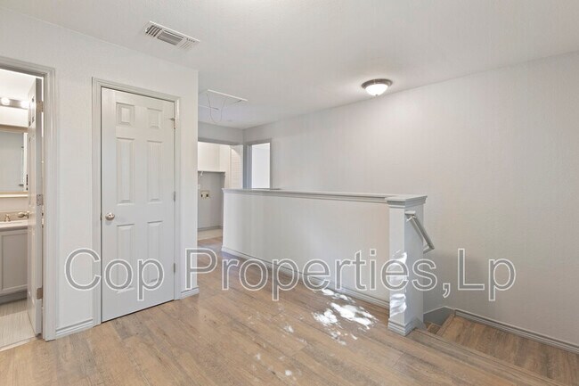 Building Photo - 1 Dunthorte Ln