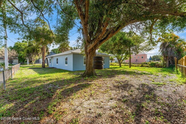 Building Photo - 405 Dummitt Ave