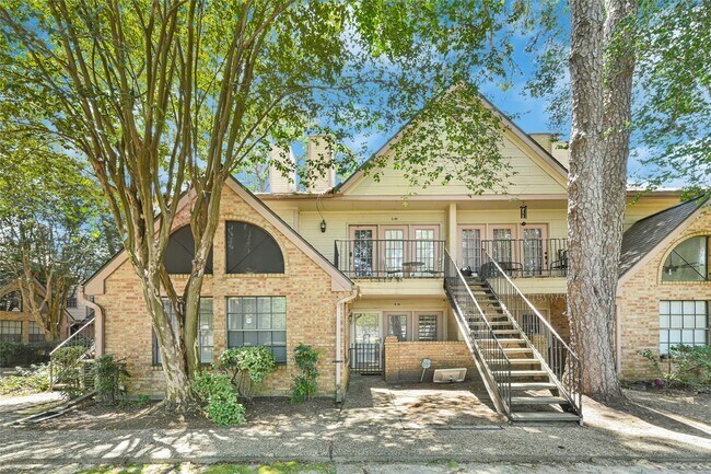 Building Photo - 16800 Sugar Pine Dr