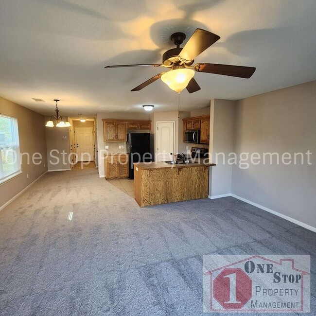 Building Photo - Generously Sized 3 bedroom, 2.5 bathroom i...