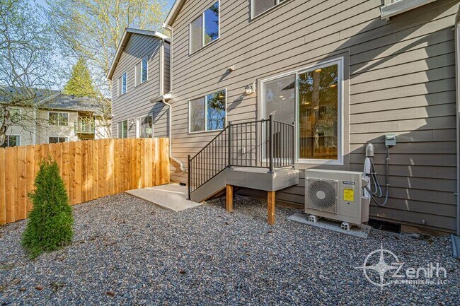 Building Photo - 4712 NE 37th Ct