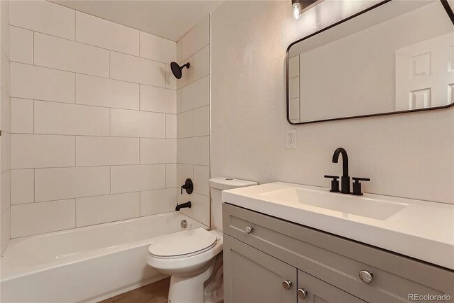 Building Photo - 1632 Chester St