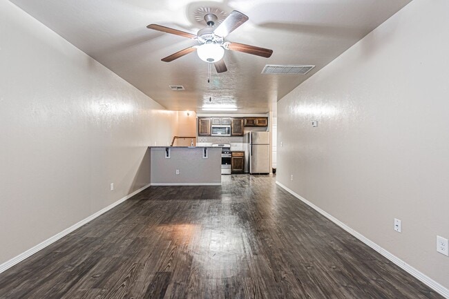 Building Photo - Buena Vida awaits for you!