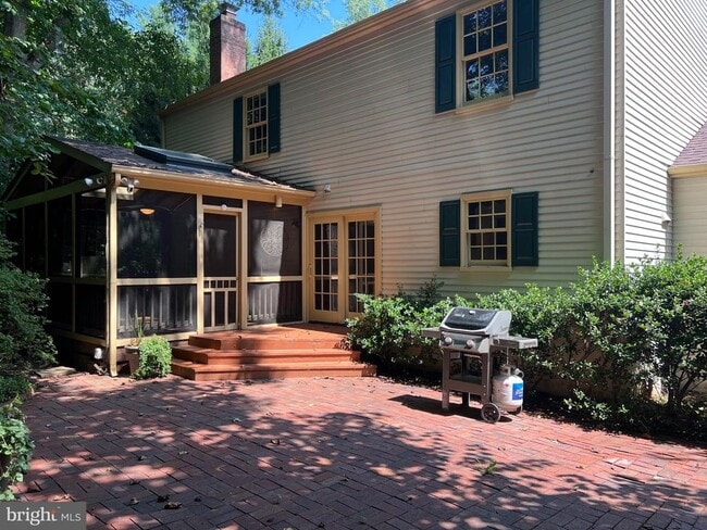 Building Photo - 10101 Alsace Ct