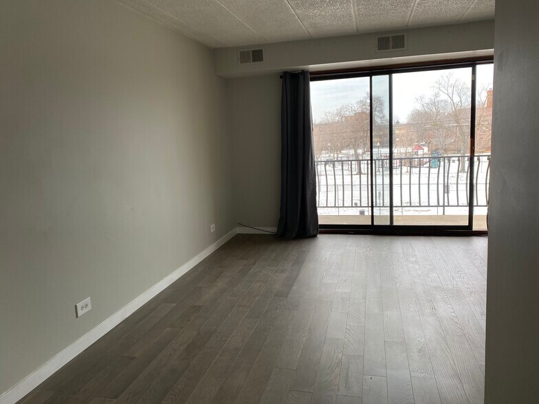 Building Photo - 5411 W Lawrence Ave