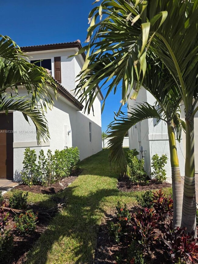 Building Photo - 2741 SE 24th Ct