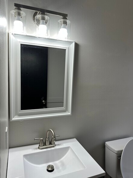 Building Photo - 219 N Carys Ln