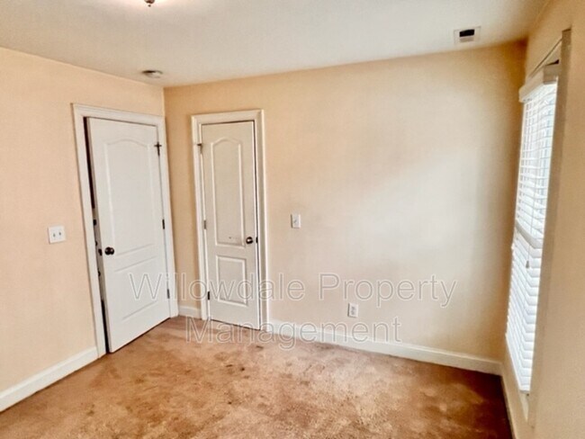 Building Photo - 121 Orianna Dr