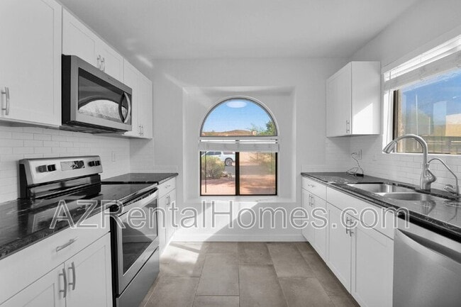 Building Photo - 3841 E Bighorn Ave