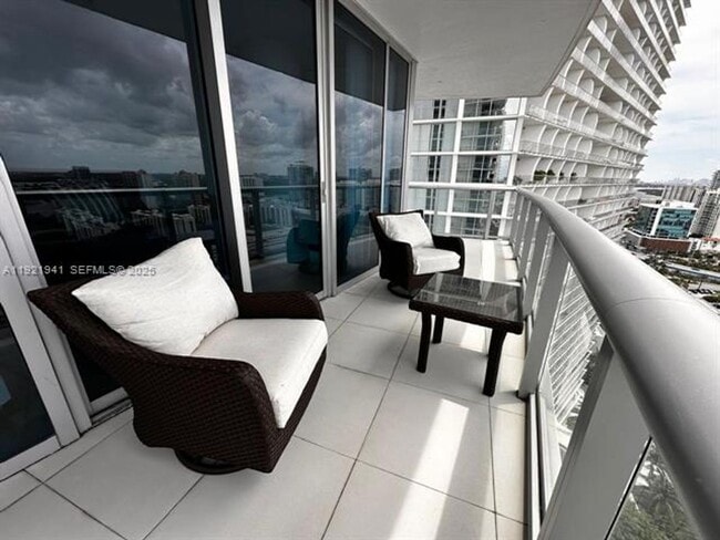 Building Photo - 17001 Collins Ave