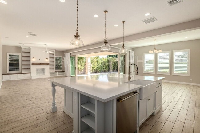 Building Photo - 10627 E Tumbleweed Ave