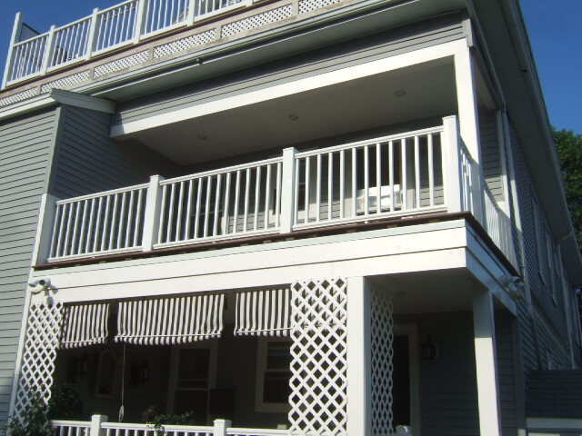 LARGE REAR PORCH DECK - 14 Glover St