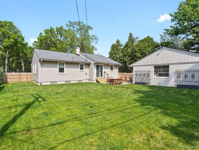 Building Photo - 1304 Grove Ave